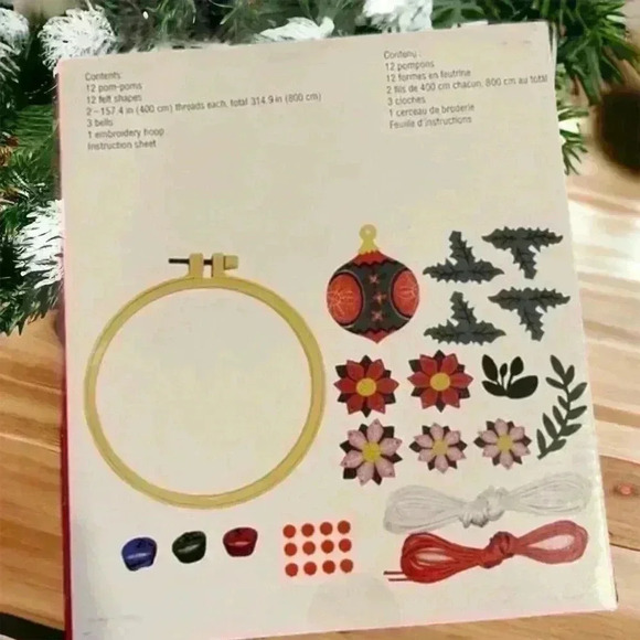Creatology Christmas Craft Kits. New. 3 Ornament Kits and 2 Wreath Kits. - Picture 3 of 7